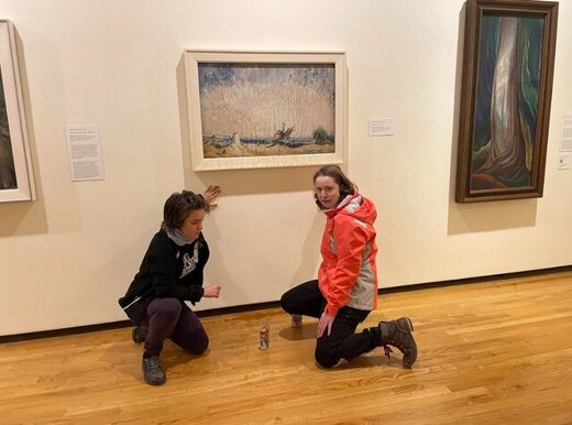 حمله معترضان محیطزیستی به یک نقاشی در کانادا  حمله معترضان محیطزیستی به یک نقاشی در کانادا