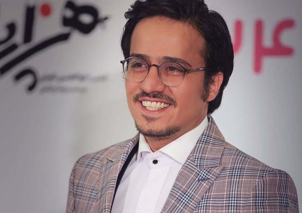 عکس | ذوق از ته دل حسین سلیمانی در مراسم ازدواجش؛ بوسه‌های بر لپ آقای بازیگر!