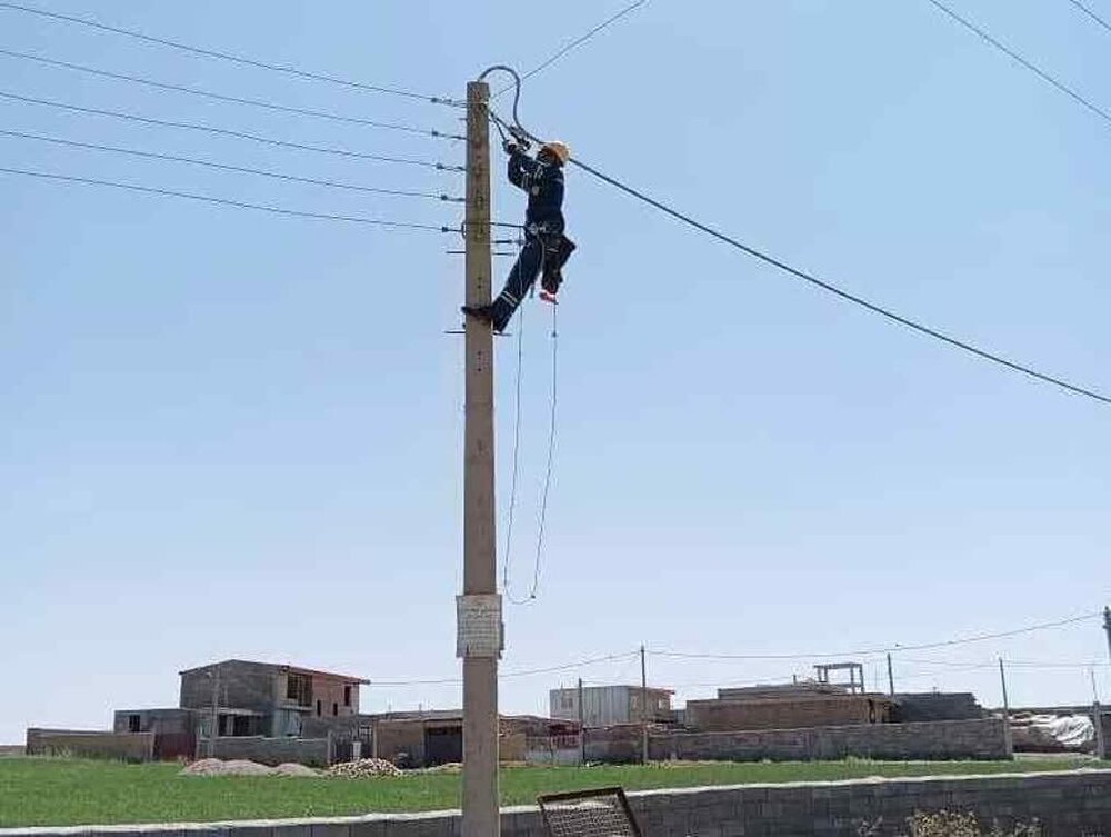 تبدیل شبکه برق شهرستان میامی به کابل خودنگهدار