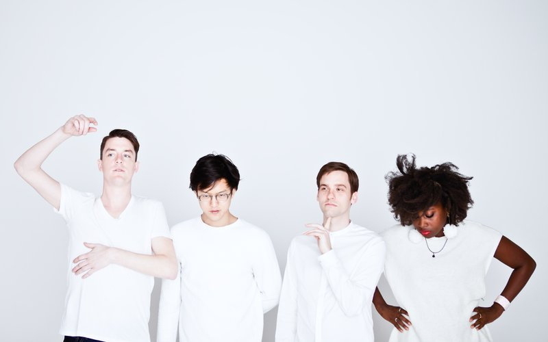 از مالیدن دست یا گردن تا خاراندن چانه؛ به راستی معنایی پشت حرکات بدن نهفتهاست؟