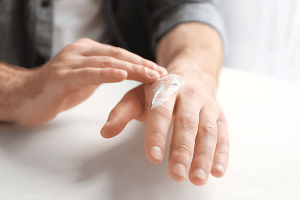 چگونه از پوست دست‌هایمان مراقب کنیم؟ / تشخیص سن از روی دست