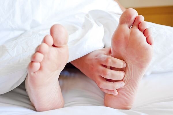 ۸ حقیقت درباره سندرم پای بی‌قرار