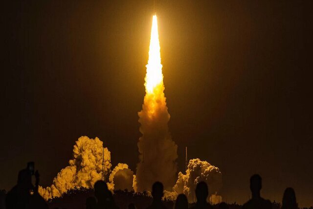 عکس | ناسا تصاویر شگفت‌انگیز لحظه پرتاب موشک آرتمیس را منتشر کرد