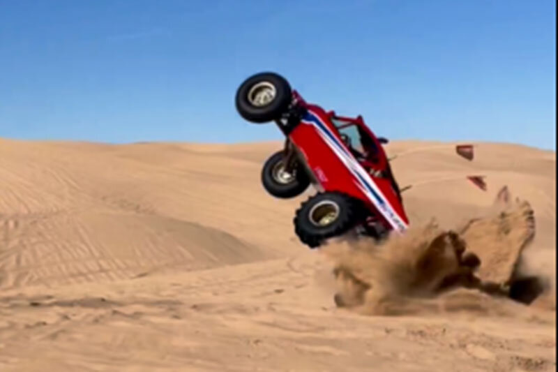 ببینید | فاجعه در دل کویر؛ فریادهای زن در پی واژگونی خودروی شاسیبلند!