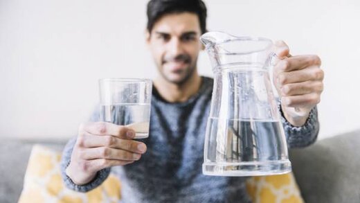 سنگهای شاخ گوزنی چه بلای سر کلیه میآورد؛ روزانه چقدر آب بنوشیم؟