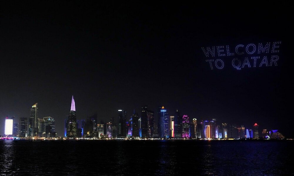 نمایش دیدنی در آسمان قطر با طرح‌های جام جهانی