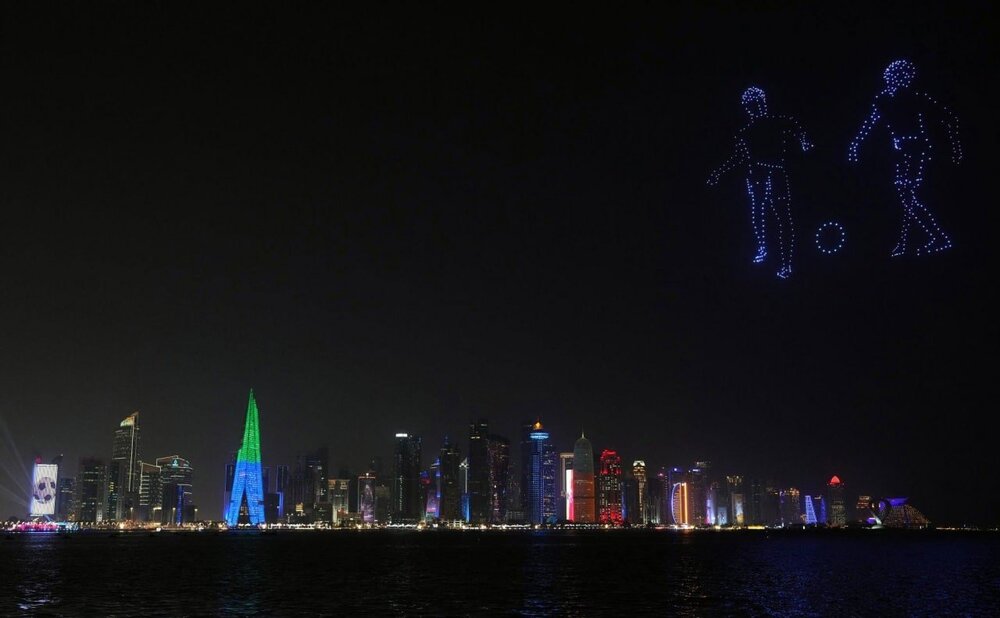 نمایش دیدنی در آسمان قطر با طرح‌های جام جهانی