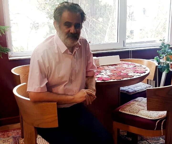 پایان بازداشت ۲۰ روزه اقتصاددان / داود سوری آزاد شد + عکس