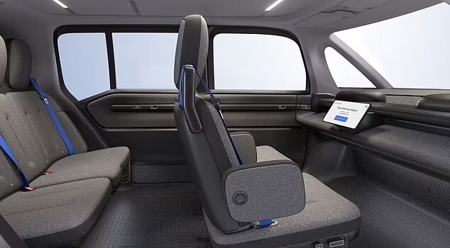 عکس | رونمایی از یک مینیون جدید که احتیاجی به راننده ندارد! 3