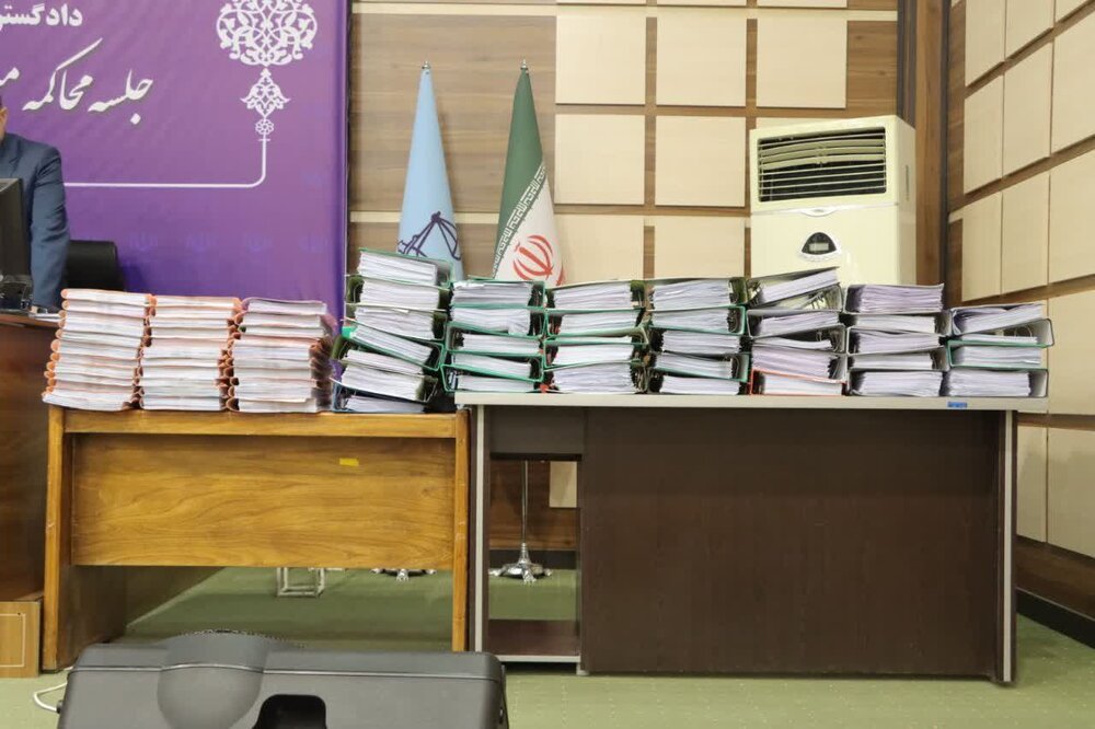 تصاویری از حجم انبوه پروندههای اتهامات شهردار سابق ارومیه