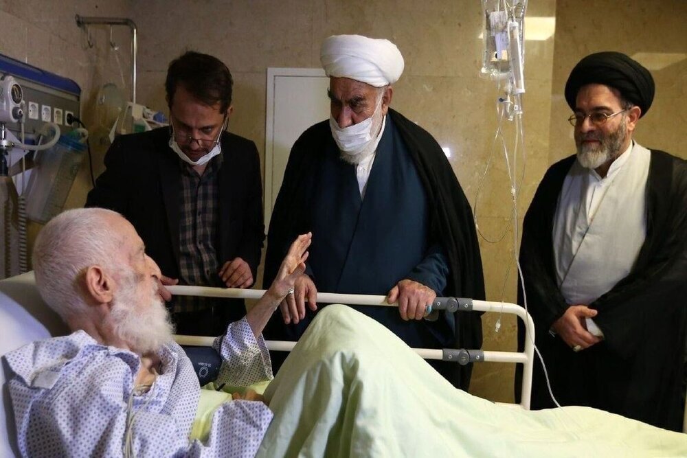 عیادت رئیس دفتر رهبری از آیتالله شبیری زنجانی + عکس