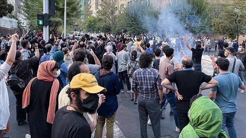 خانیکی: خرجکردنهای پیاپی از دین برای توجیه ضعف شیوه حکمرانی، به باورهای دینی لطمه زده / ایرانیان از وضع موجود، ناراضی و نگران آینده هستند 5