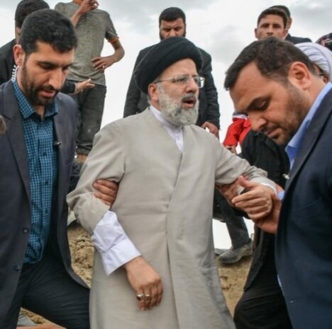رئیسی کجای زمین بازی گرانی است؟/رئیسی در سال ۹۷ با کنایه به دولت روحانی : خدا رحم کرد من رئیسجمهور نشدم که دلار ۵ هزار شود