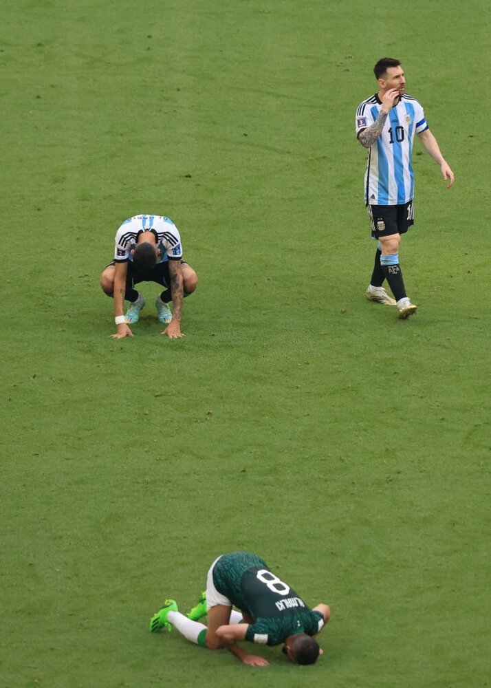 عکس | سجده شکر عربستانیها در میان بهت مسی