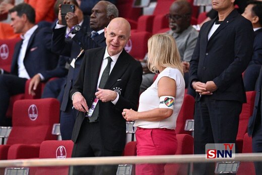 وزیر کشور آلمان نماد همجنسبازی را قاچاقی به ورزشگاه برد!