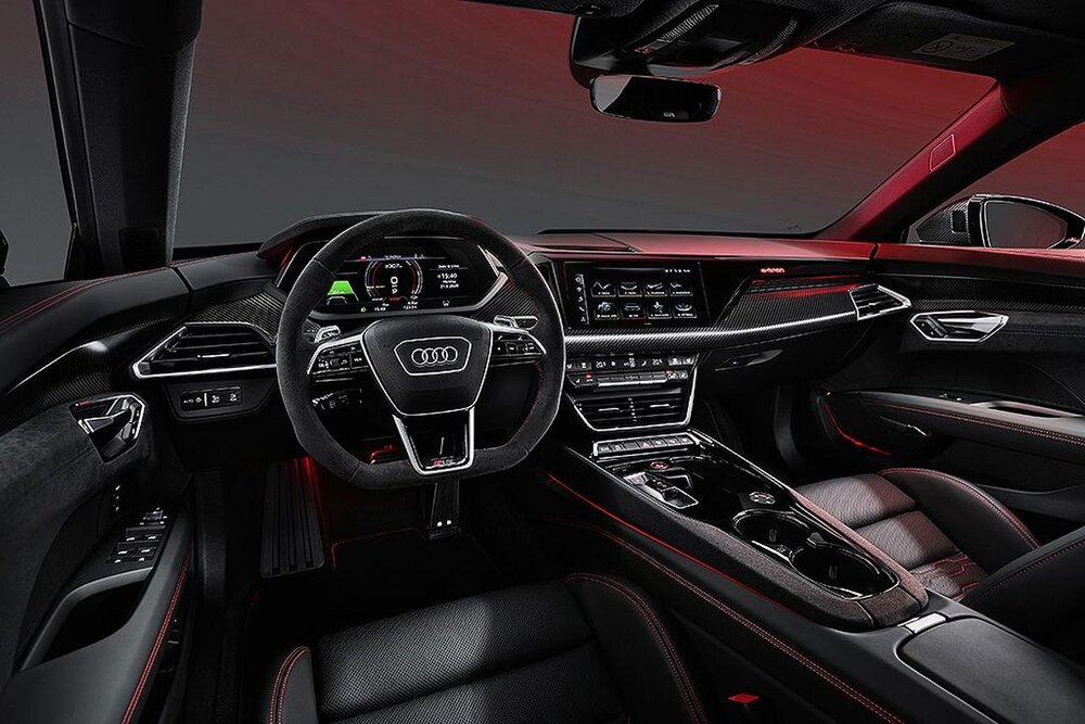 شاخ و شانه کشیدن آئودی برای تسلا / عکس