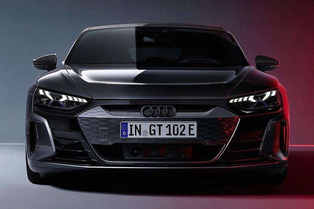 شاخ و شانه کشیدن آئودی برای تسلا / عکس