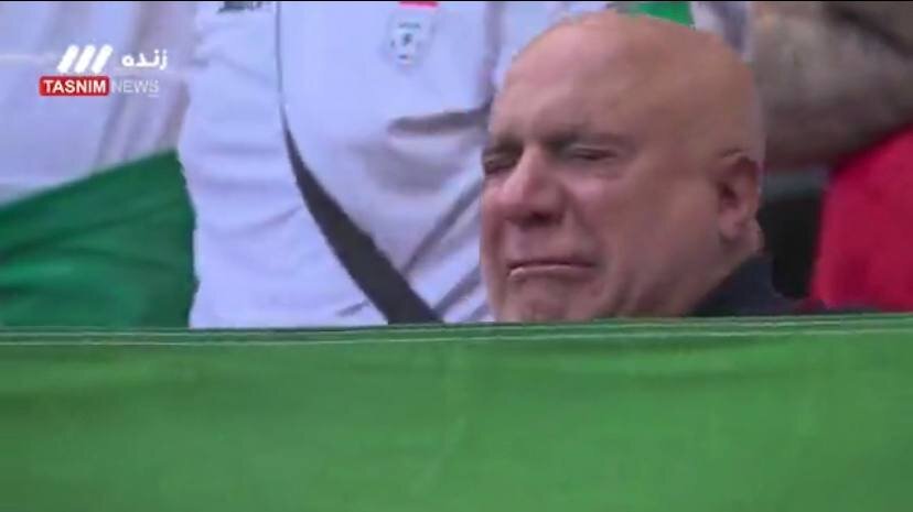 عکس | اشکهای طرفدار در تیم ملی موقع پخش سرود