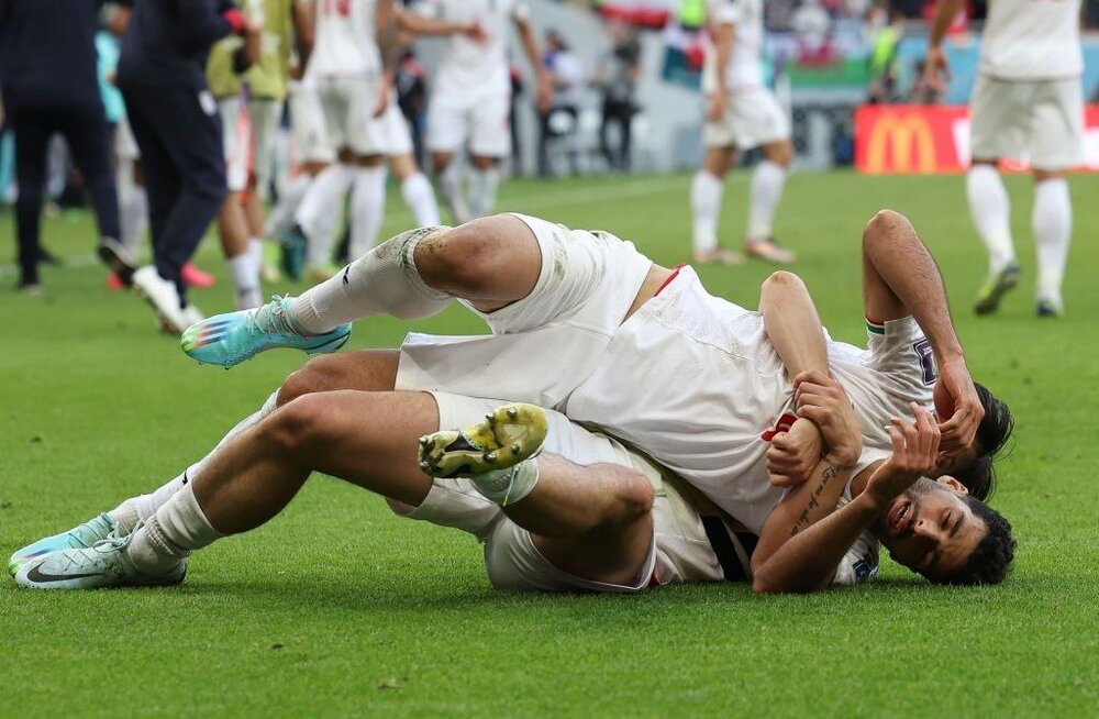 عکس | قابی عجیب از آشتیکنان خاص دو ستاره؛ سردار آزمون و مهدی طارمی در آغوش هم