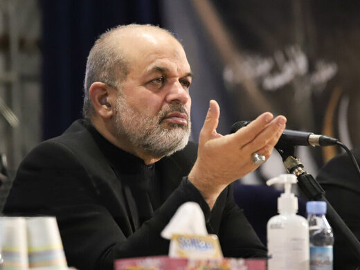 انتقاد وزیر کشور از «تهدید کسبه و راننده کامیونها در جاده از سوی ضدانقلاب برای اعتصاب»