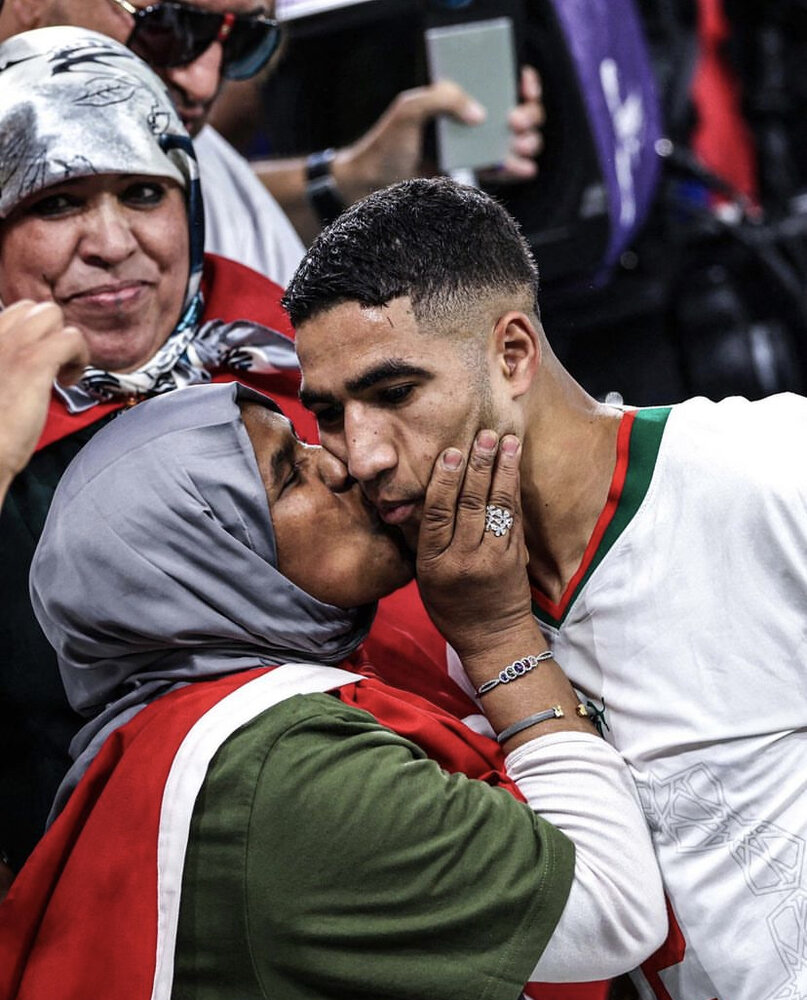 عکس | جشن احساسی مدافع ملی‌پوش با مادرش
