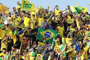 ببینید | تقابل جالب هواداران تیمهای برزیل و ایران در دوحه قطر