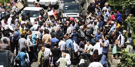 نتیجه یک پژوهش به روایت روزنامه اعتماد: در هر شهری که مشارکت در دو انتخابات 1398و 1400 کمتر بوده، تجمعات اعتراضی بیشتر بوده نتیجه یک پژوهش به روایت روزنامه اعتماد: در هر شهری که مشارکت در دو انتخابات 1398و 1400 کمتر بوده، تجمعات اعتراضی بیشتر بوده