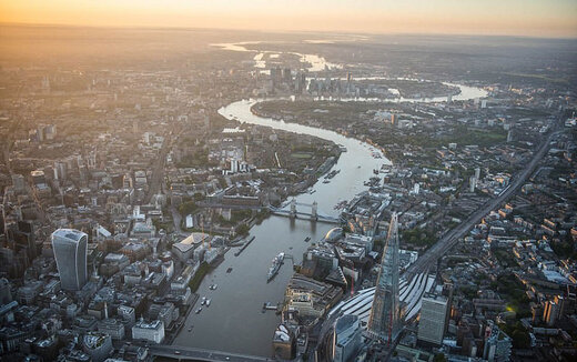 ببینید | لجن‌کشی در رودخانه تیمز لندن به امید یافتن عتقیه!