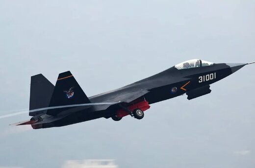 عکس | فناوری عجیب این جنگنده چینی شگفتی‌ساز شد
