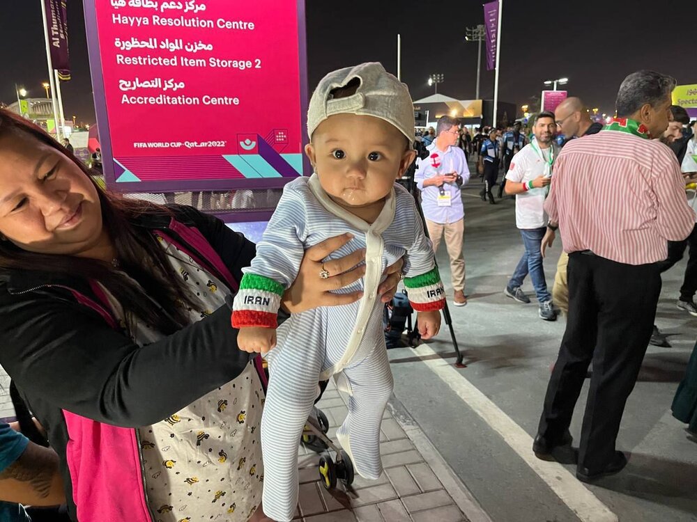 عکس | کوچک‌ترین هودار تیم‌ملی در قطر