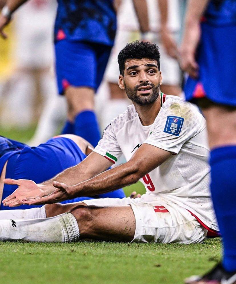 عکس | بهت طارمی از تصمیم جنجالی داور