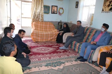 دیدار فرماندار فهرج و مدیرکل تعاون، کار و رفاه اجتماعی با خانواده شهید بیت‌الهی