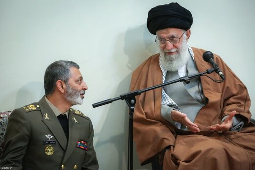 فرمانده کل ارتش: اکنون، تمرکز حملات دشمن روی جایگاه رهبری است / گلوله جنگ ترکیبی، گاهی اصابت میکند و اثرات مخربی برجای میگذارد  فرمانده کل ارتش: اکنون، تمرکز حملات دشمن روی جایگاه رهبری است / گلوله جنگ ترکیبی، گاهی اصابت میکند و اثرات مخربی برجای میگذارد