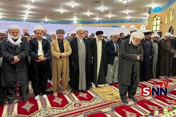 رئیسی برای نماز خواندن به اهل سنت اقتدا کرد + عکس
