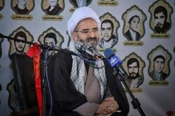 خطیب جمعه سمنان: وطن‌فروشان و مزدوران برای ۱۶ آذر برنامه می‌ریزند/ بازیکنان تیم ملی، گریان از زمین خارج شدند اما عده‌ای برای پیروزی آمریکا شادی کردند 