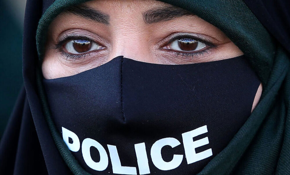 عکس | استایل جنگاور یگان نیروی مسلح زنان با عینک آفتابی و مسلسل