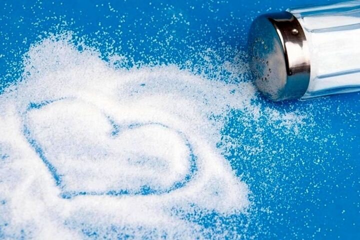  زیاده‌روی در مصرف نمک، با بدن شما چه می‌کند؟