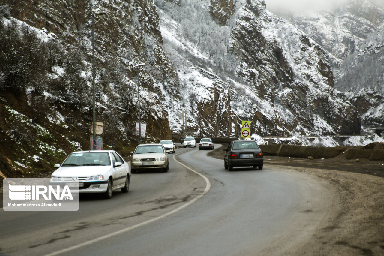 بارش برف و باران در جاده‌های ۱۲ استان/ مسافران و کاربران جاده احتیاط کنند