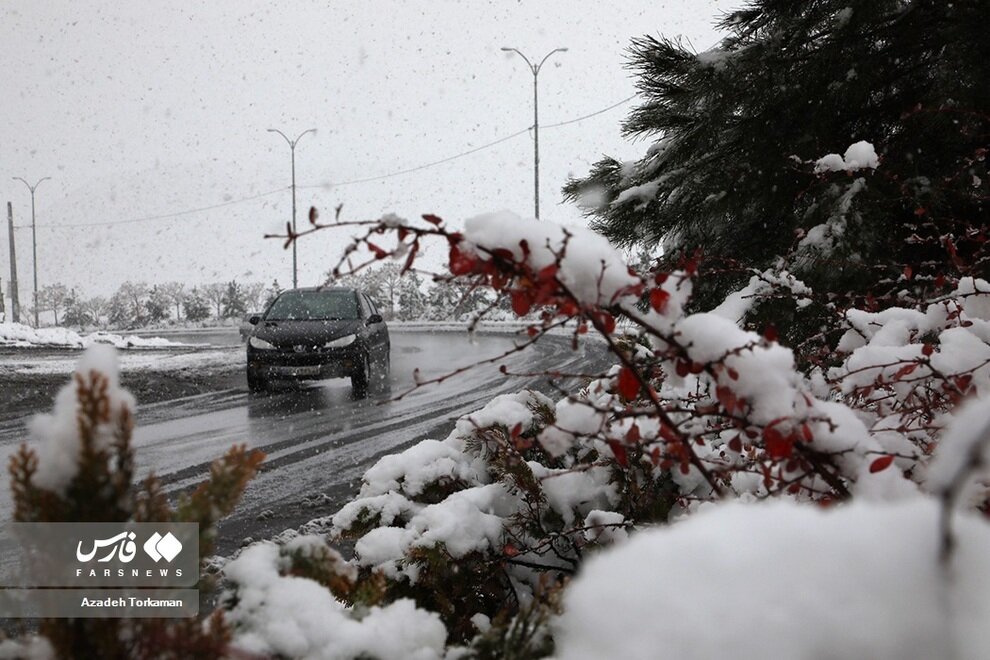امدادرسانی به ۶۳۵ حادثه دیده در برف و کولاک جاده‌ها