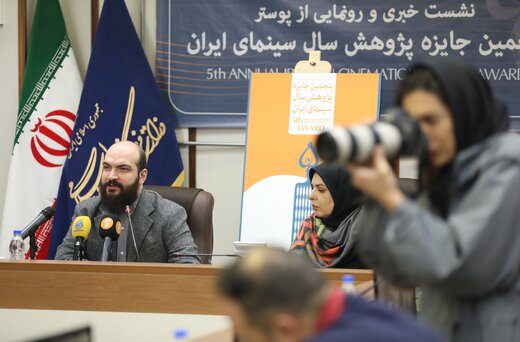 باید پل بین سینما و پژوهش وجود داشته باشد/ اهدای جایزه ویژه امیرحسین ندایی باید پل بین سینما و پژوهش وجود داشته باشد/ اهدای جایزه ویژه امیرحسین ندایی