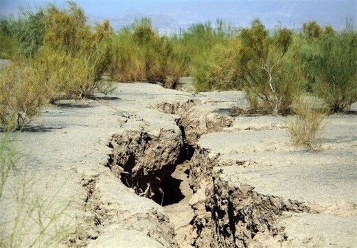 وضعیت بحرانی خاک در کشور با سالی ۳۰ سانتی متر فرونشست