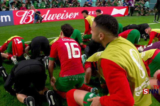 عکس | ستاره مراکش در آغوش مادر پس از صعود تاریخی