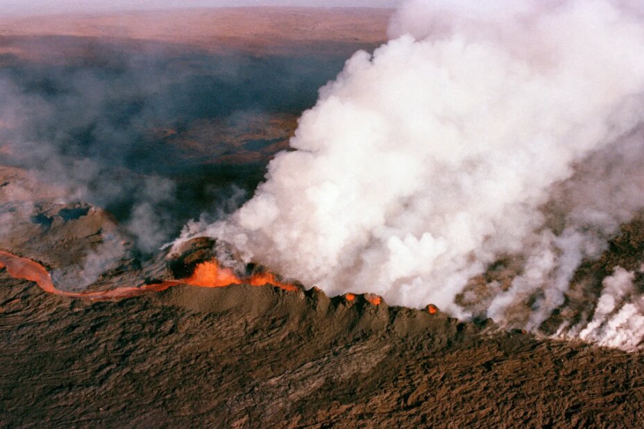 عکس| فوران بزرگترین آتش‌فشان جهان پس از 38 سال