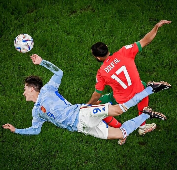 عکس | تصویری جالب از جام جهانی؛ دفاع تا پای جان!