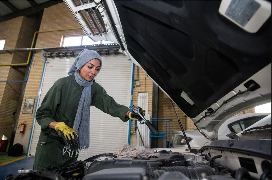 آموزش مکانیکی خودرو برای بانوان