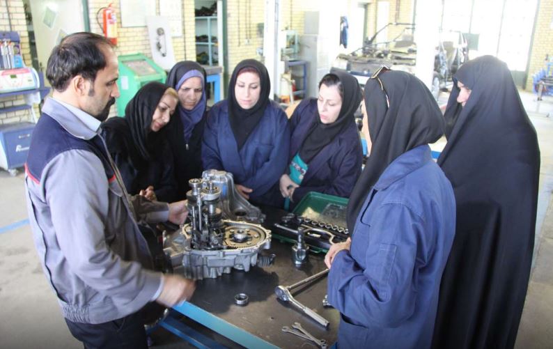 آموزش مکانیکی خودرو برای بانوان