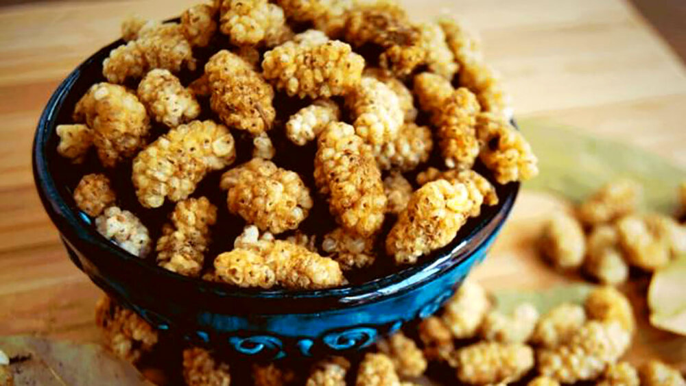 مضرات خوردن چای با توت و خرما