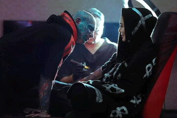 عکس | خالکوبی عجیب سحر قریشی روی صورتش!