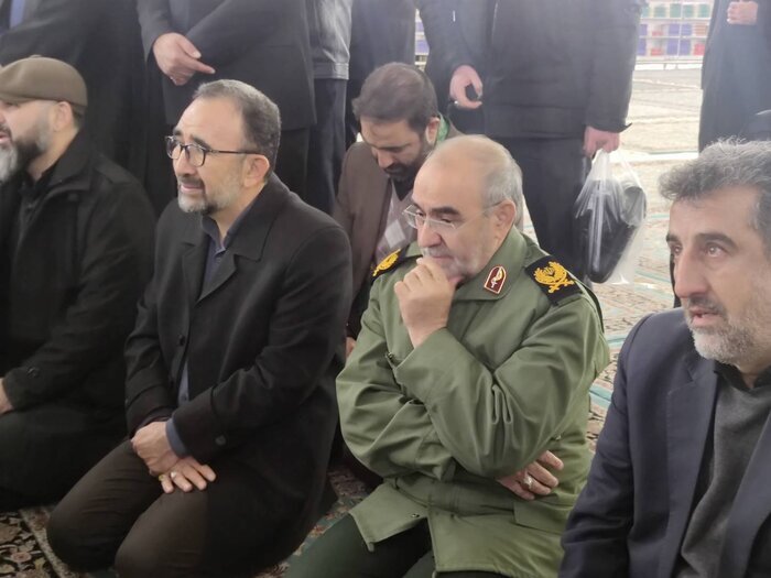 طواف نیمهشبانگاهی پیکر رستم قاسمی + عکسها