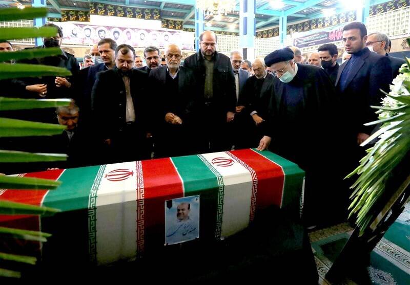 رئیسی و برخی اعضای کابینه هم بودند / وداع با پیکر رستم قاسمی در نهاد ریاست جمهوری + عکسها